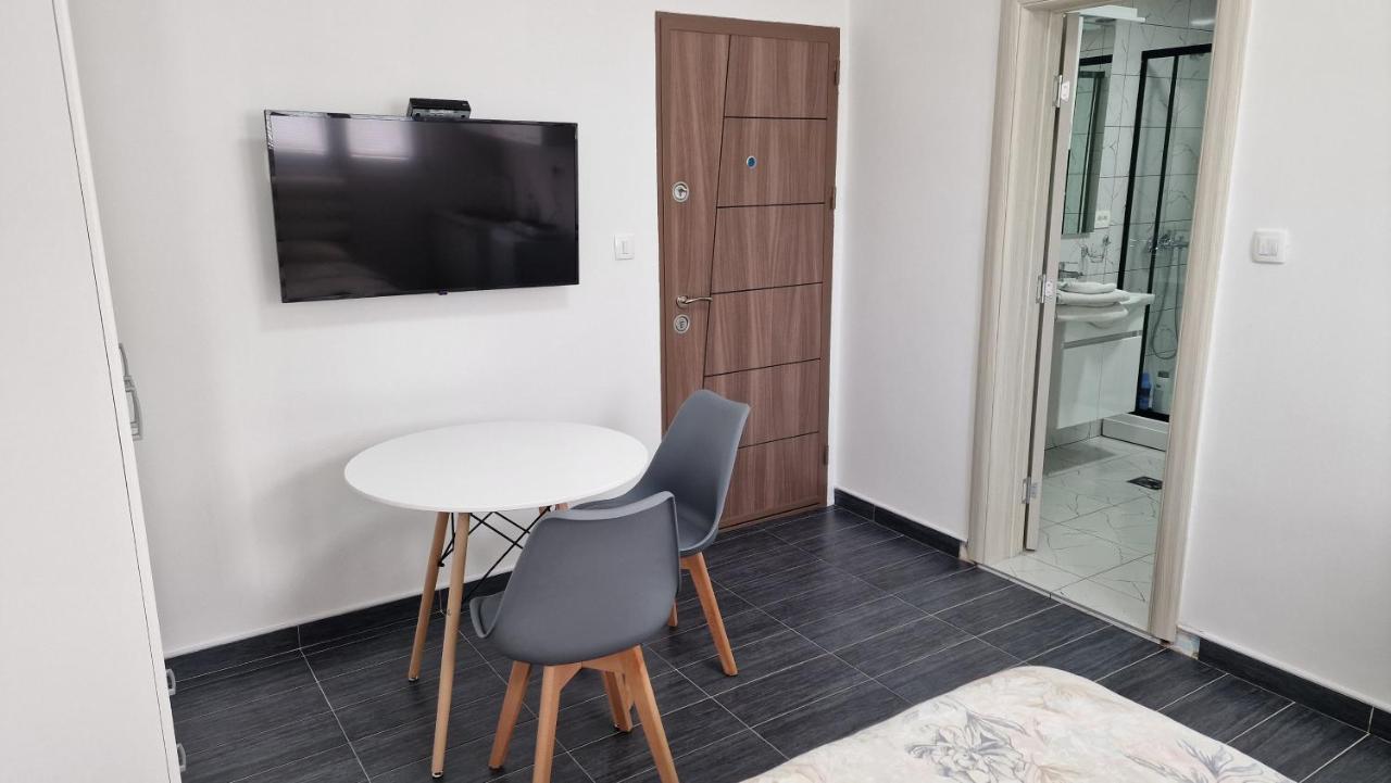 Ferienwohnung Apartman Tolosi 2 Podgorica Exterior foto