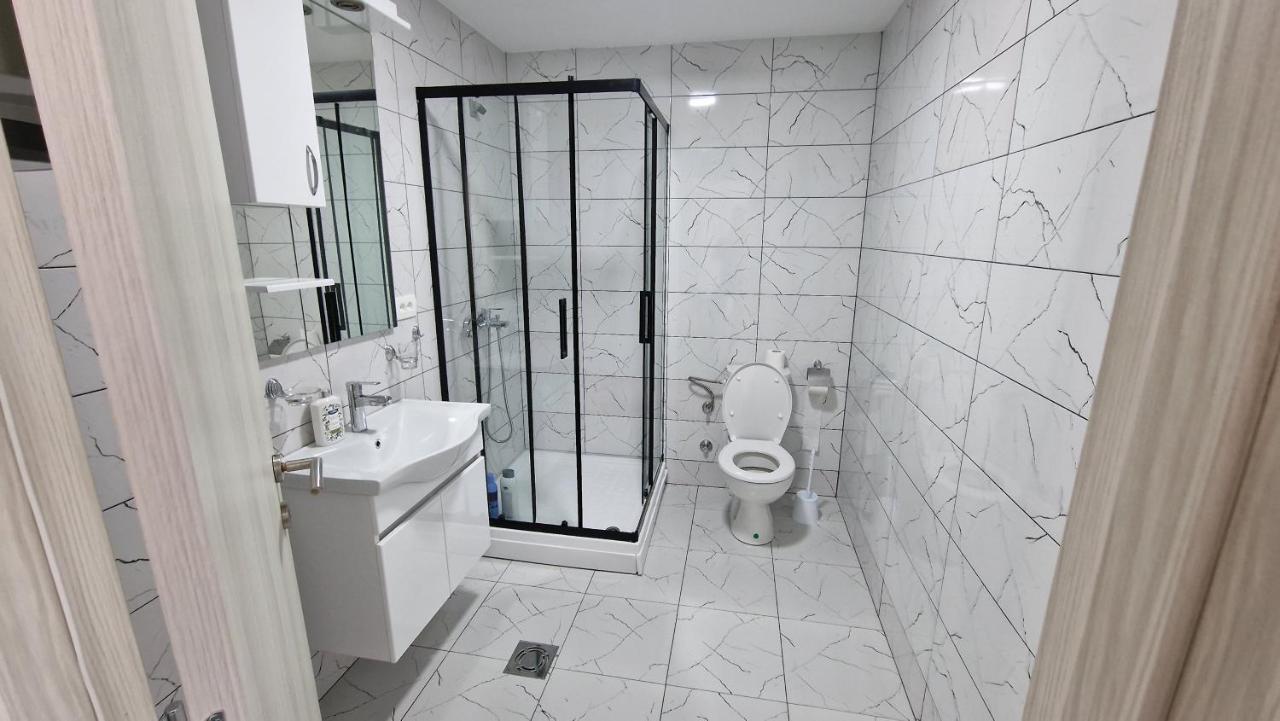 Ferienwohnung Apartman Tolosi 2 Podgorica Exterior foto
