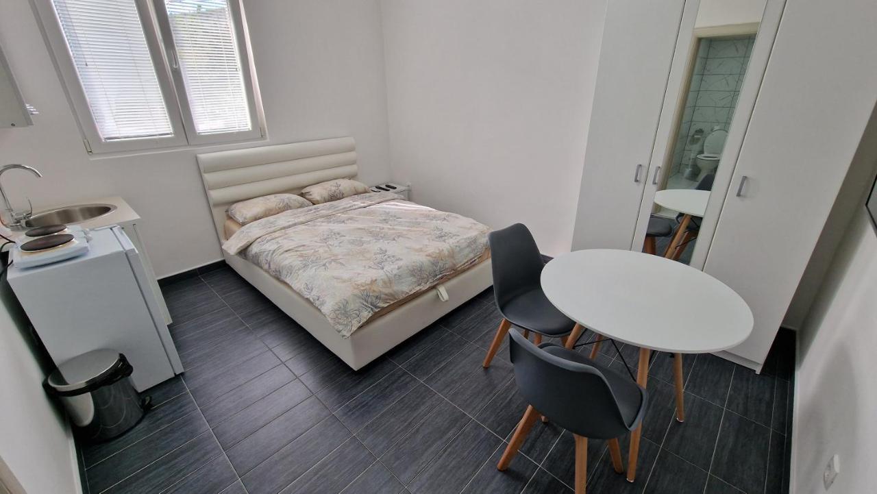 Ferienwohnung Apartman Tolosi 2 Podgorica Exterior foto