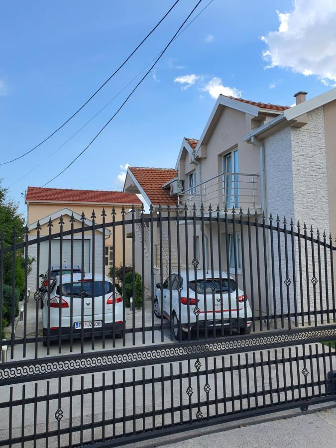 Ferienwohnung Apartman Tolosi 2 Podgorica Exterior foto