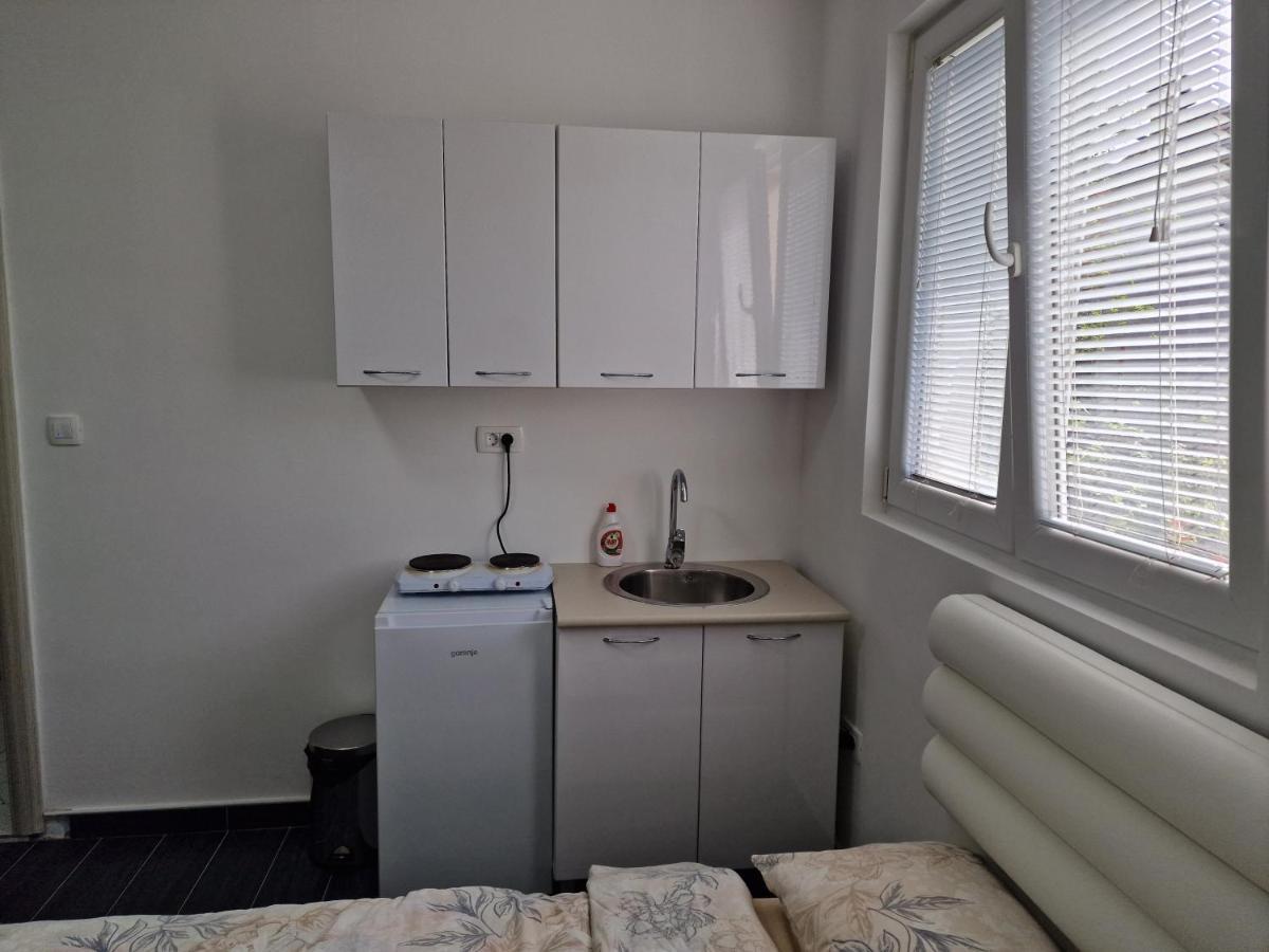 Ferienwohnung Apartman Tolosi 2 Podgorica Exterior foto